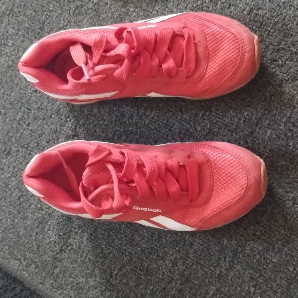 Boy size 1 red rebooks